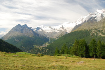 Fototapeta na wymiar Swiss alps, Saas Fee panorama