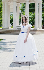 Fototapeta premium Girl in ancient dress with crinoline on the background of the rotunda