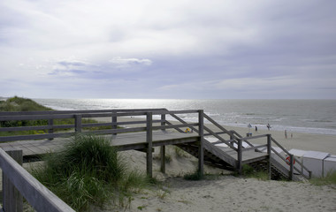 Fototapeta na wymiar wooden path on beach