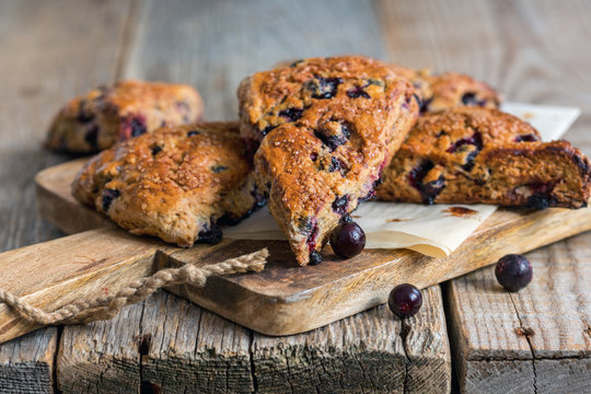 Skones from whole wheat flour and black currant.