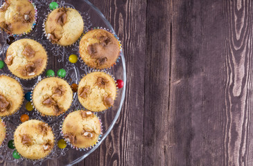 muffins on a glass plate on a wooden background.
