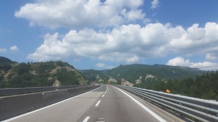 Strada deserta