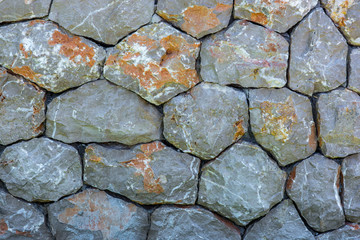 Sorgfältig gepuzzelte Steinmauer