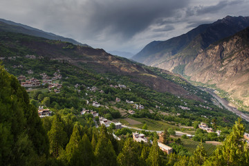 Obraz premium Danba Tibetan Villages at blue sky in sunshine day, are known as the most beautiful villages all over China