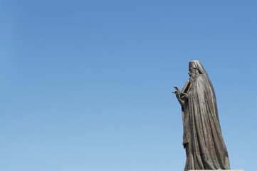 the monument to the priest