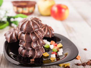 Chocolate glazed meringue