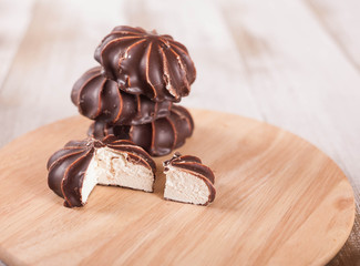 Glazed meringue and candied fruits