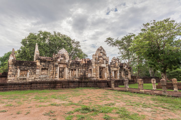 Fototapeta na wymiar Sdok Kok Thom or Sdok Kak Thom, is an 11th-century Khmer temple The temple was dedicated to the Hindu god Shiva. 