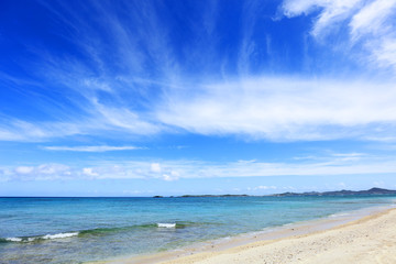 Fototapeta premium 沖縄の美しい海とさわやかな空