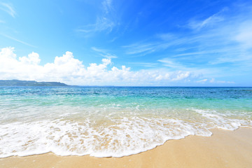 沖縄の美しい海とさわやかな空