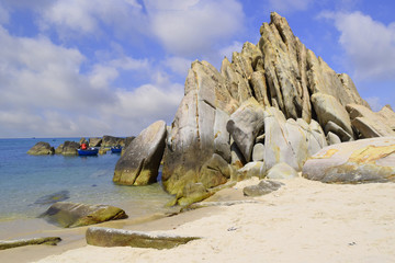 Fototapeta na wymiar beautiful tropical beach with many rocks on the shore in ke ga,