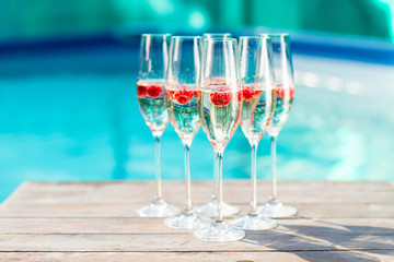 champagne glasses wich raspberries

