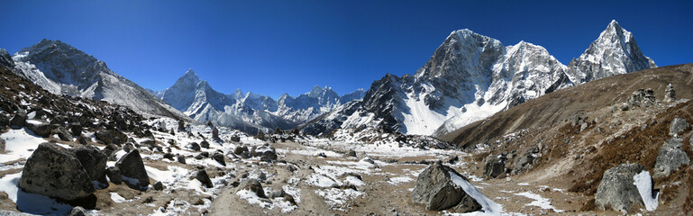 Fototapeta premium High snow mountains surrounding, Everest Region