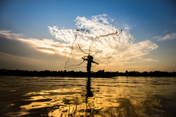 Obraz premium Asia Fishermen on boat fishing at lake