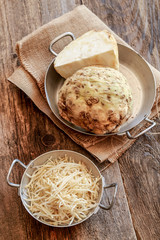 Céleri rave sur fond bois 2