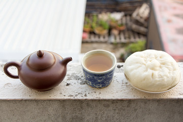 Fototapeta na wymiar Chinese teapot and Chinese tea and dumplings streamed.