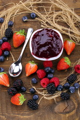 Marmellata  ai frutti di bosco