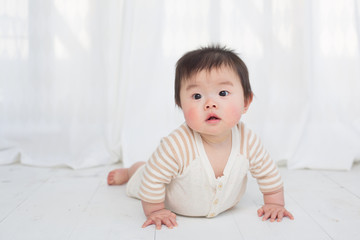 Fototapeta premium ごきげんな赤ちゃん