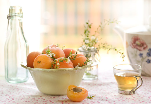 Apricots in bowl on table