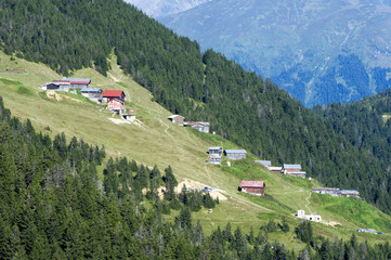 Fototapeta na wymiar Beautiful green nature and mountain plateau houses