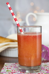 Jugo de naranja y fresa