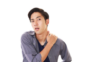 肩痛を訴える男性