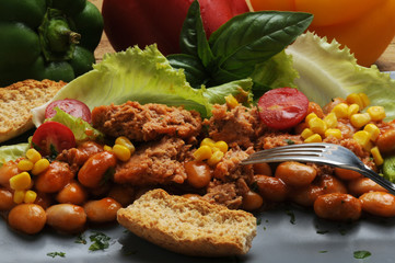 Món salad cá ngừ và đậu Ensalada de atún y frijoles Insalata di tonno e fagioli Tuna and beans salad Thunfisch Salat und bohnen салат из тунца и фасоли Sałatka z tuńczyka i fasoli