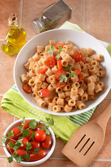 pasta integrale con pomodorino e pangrattato