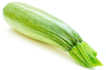 Frische Zucchini isoliert