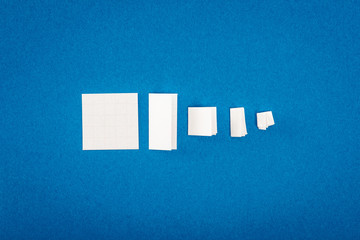 紙の破片 変化 大きさ