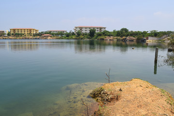 Obraz premium rocky lake with building in the bank