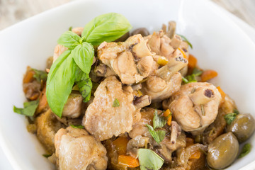 Pollo alla cacciatora in bianco