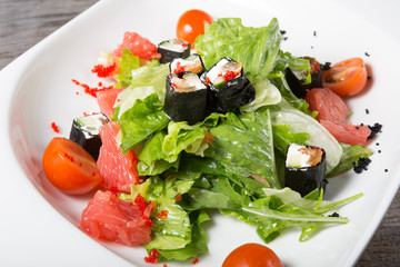 Grapefruit salad with iceberg lettuce and rolls