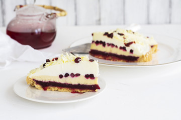 Cranberry cake with white chocolate and jam