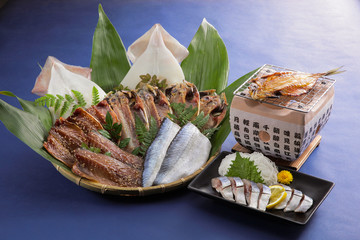 しめ鯖と干物いろいろ