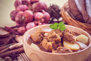 Beef massaman