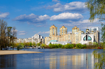 Fototapeta premium Modern apartment buildings on a river bank