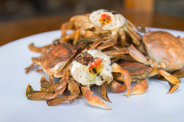 Boiled small crabs