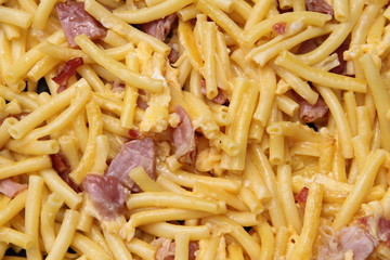 Pasta mit Ei und Speck