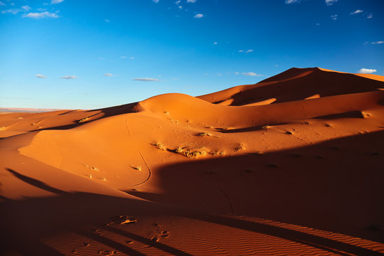 Fototapeta Sand dunes in the Sahara Desert, Merzouga, Morocco