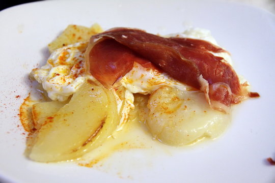Huevos rotos is a typical dish from spain