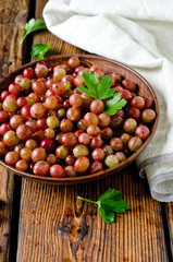 Fresh gooseberries in a bowl