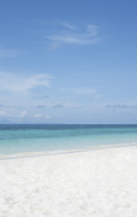 Fototapeta na wymiar Crystal clear sea and white sand of tropical island, Koh He, Thailand