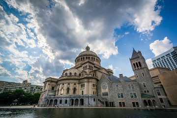 Fototapeta premium The First Church of Christ, Scientist and reflecting pool, in Bo