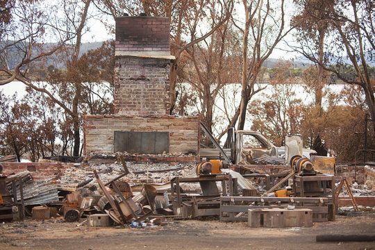 Buildings destroyed by bushfire