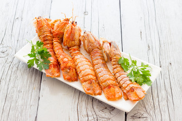 Mantis shrimps tomatoes