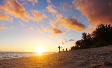 Coucher de soleil sur les plages de la Réunion.