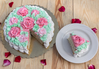 Cake "Basket of roses" and piece of the  cake  on plate