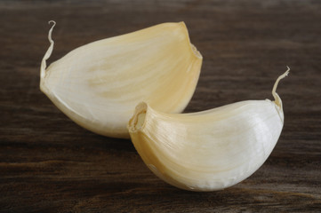 garlic cloves on wooden background