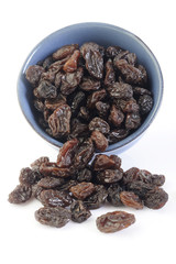 raisins in blue dish